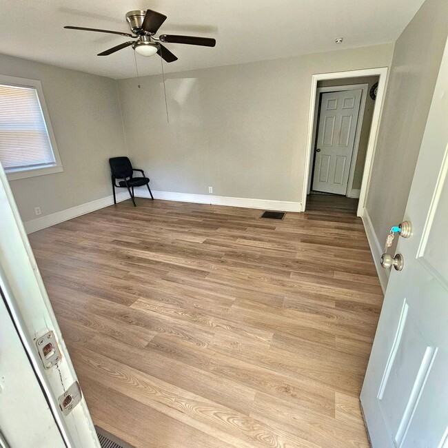 Building Photo - 2 bedroom home for rent!