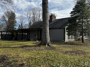 Building Photo - 2142 Stonegate Ln