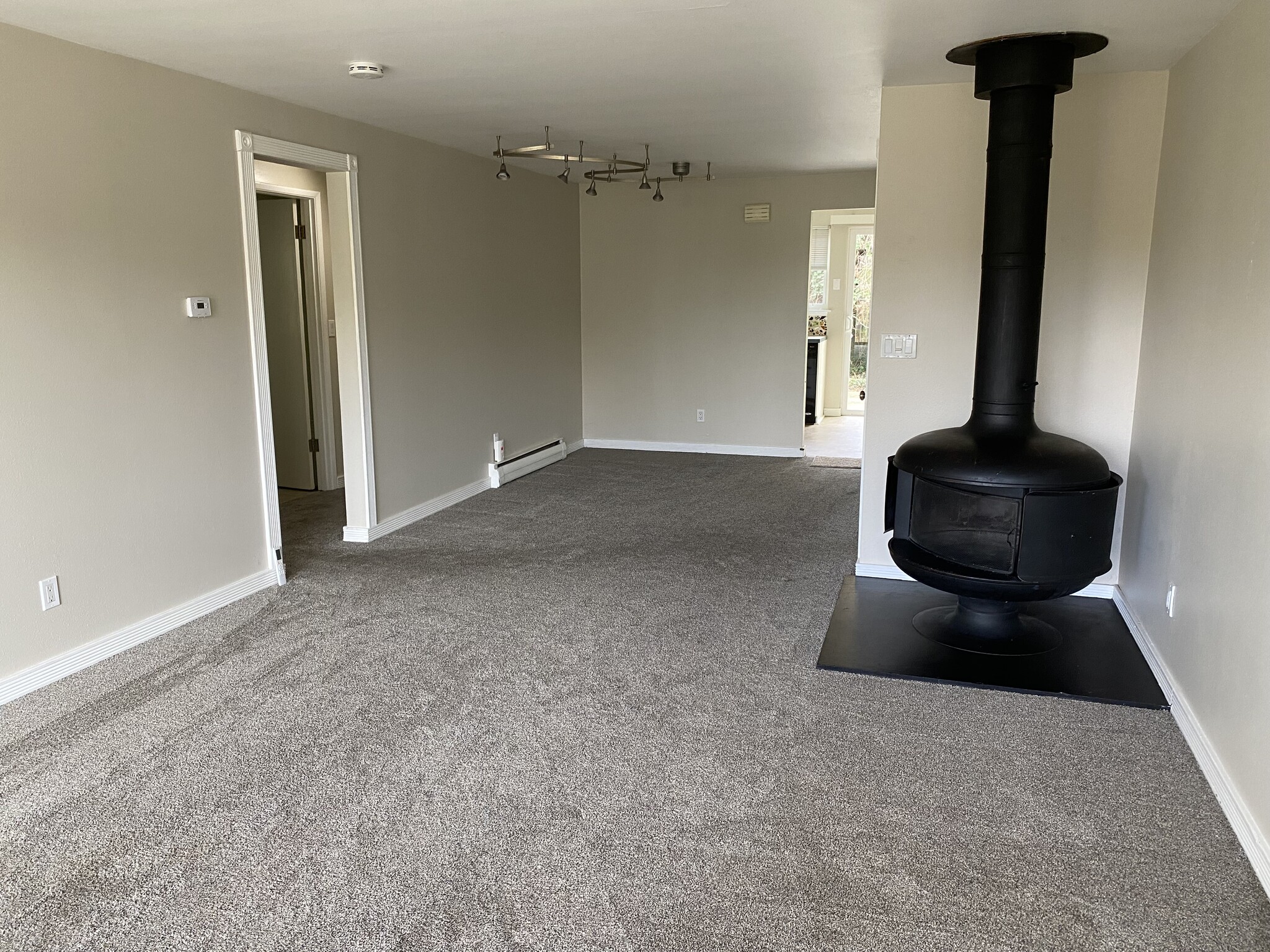 Living dining area - 714 1st St S