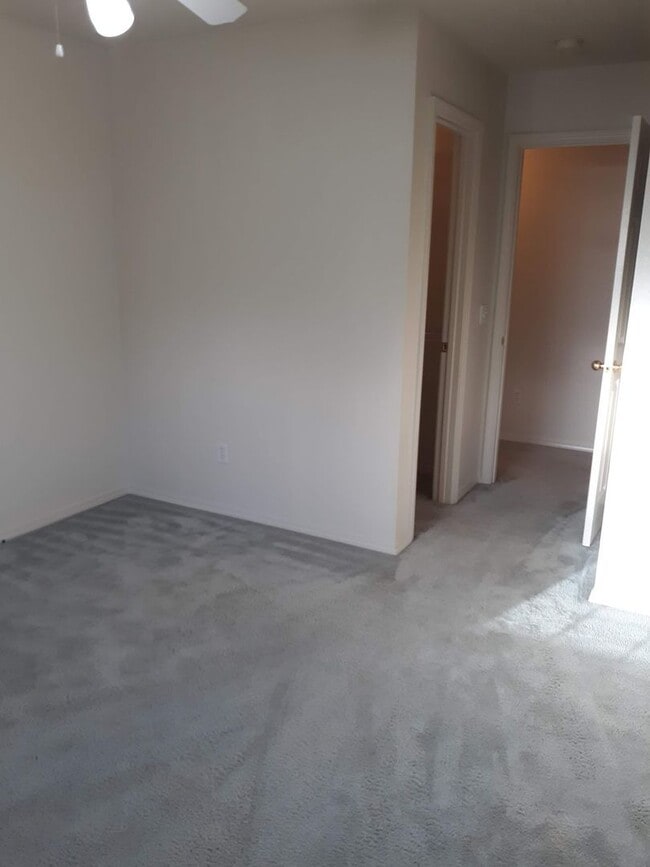 Building Photo - Executive Rental - Charming 3-bedroom 2 bath 2 car garage-available to view now