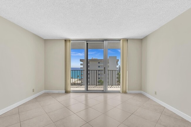 Building Photo - 1150 Hillsboro Mile