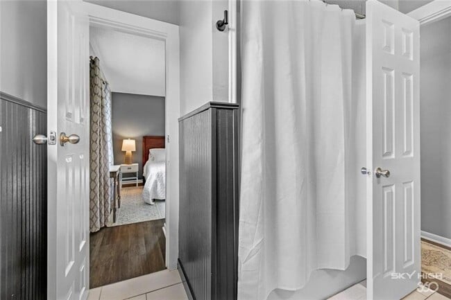 Building Photo - 110 SE 13th St