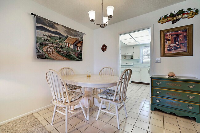 Building Photo - 2703 Dudley Dr W