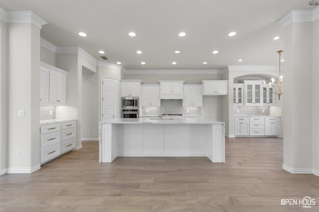 Building Photo - 5682 Blackstone Dr