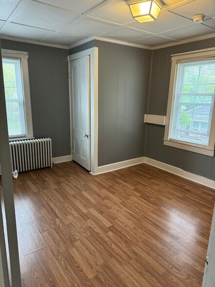 Building Photo - 331 King Philip St