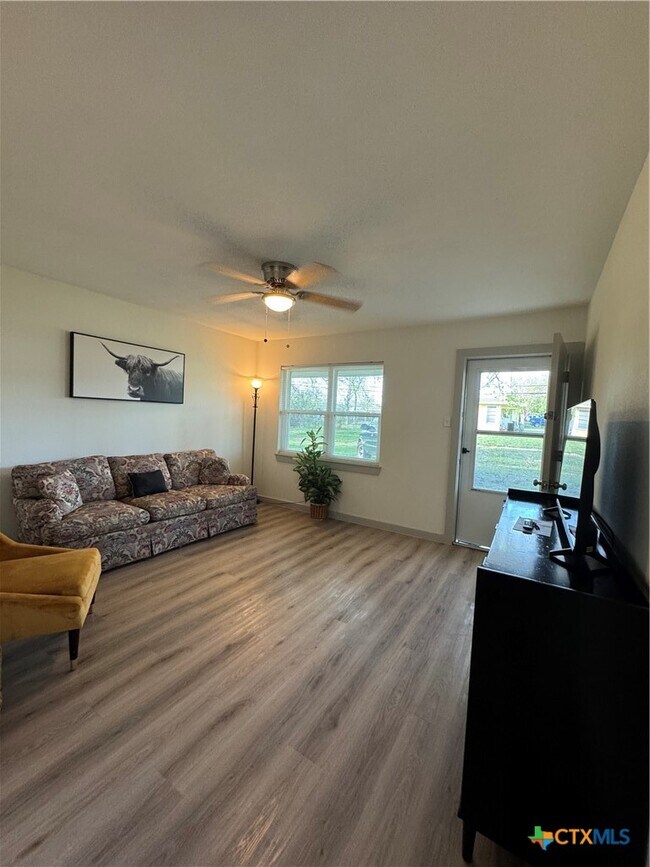 Building Photo - 2109 W Avenue B