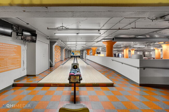 Building Photo - 565 W Quincy St