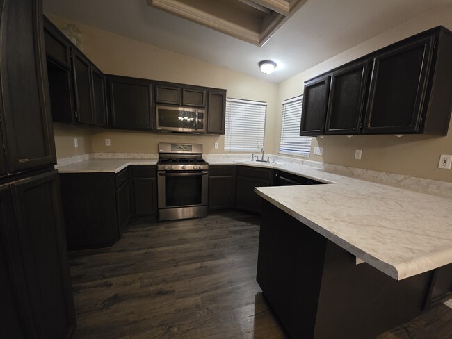 Building Photo - 303 Pinon Way