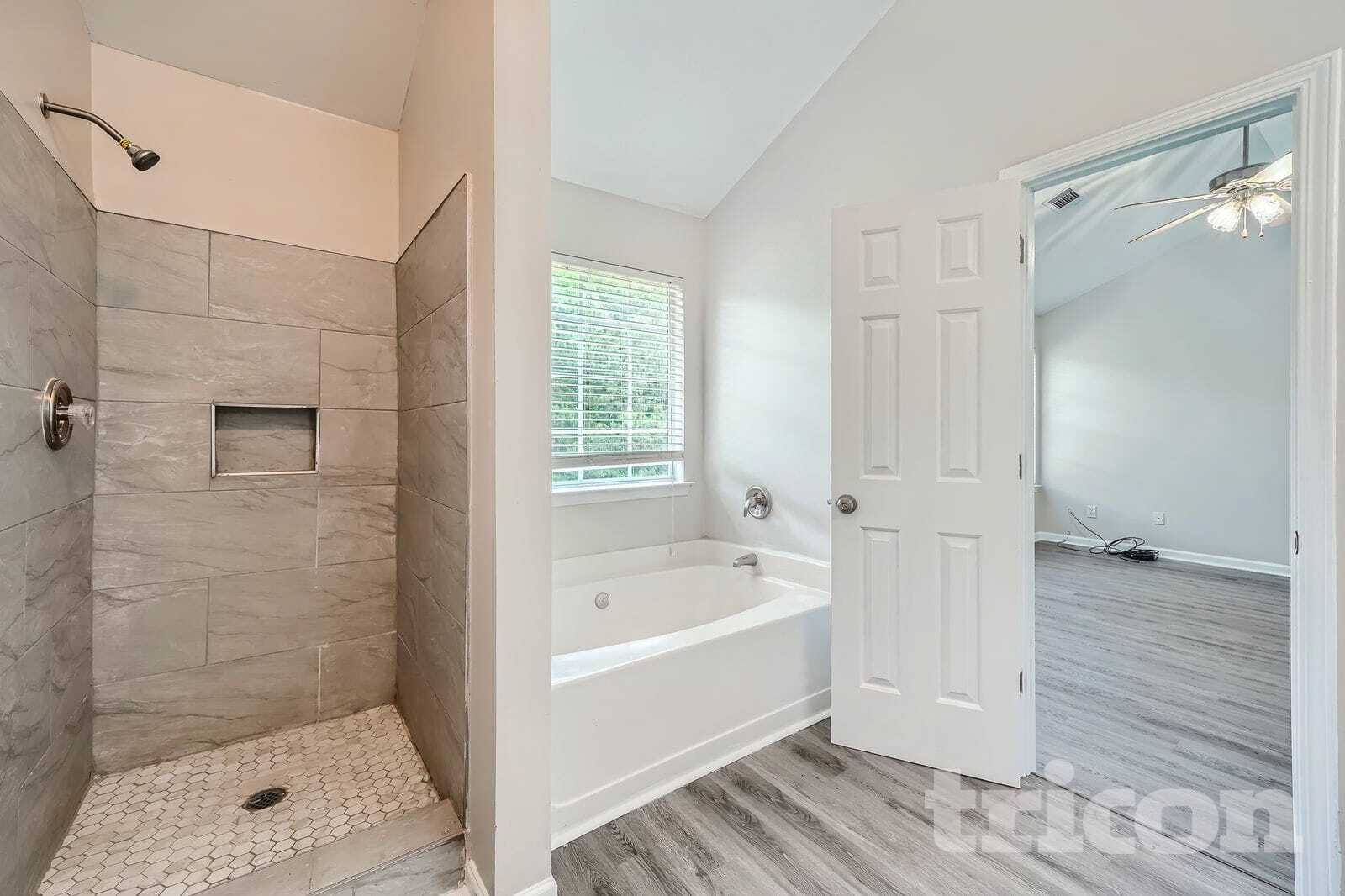 Building Photo - 5799 Village Loop