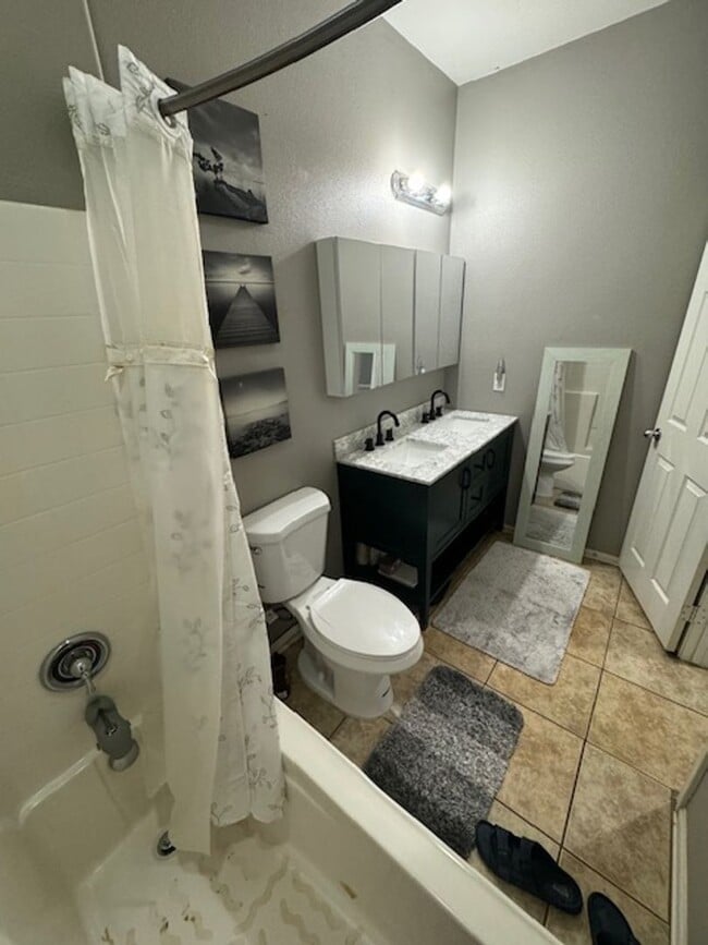 Building Photo - Beautiful Single Story Home - Professional Landscaper included