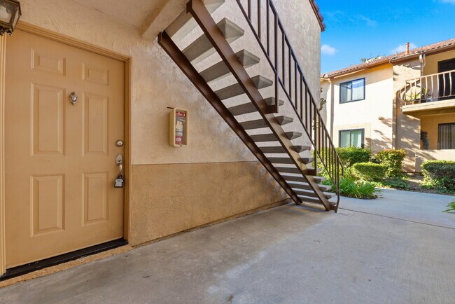 Building Photo - "Charming 2-Bedroom, 2-Bathroom Oasis in E...