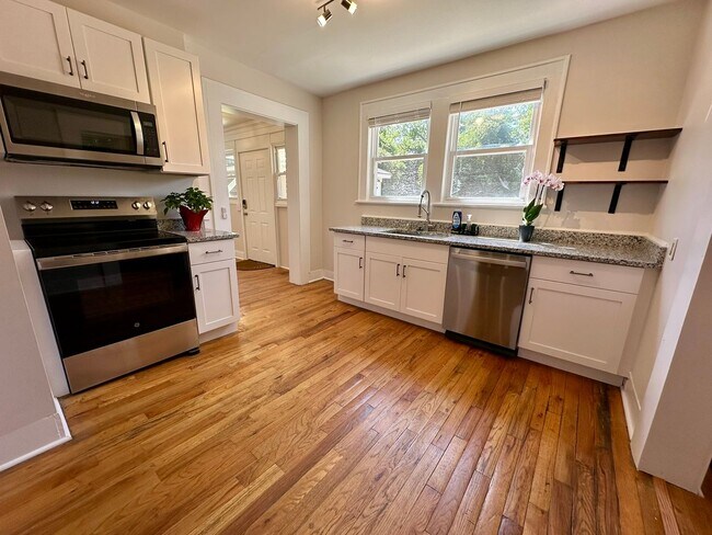 Primary Photo - 35 Perry Ave