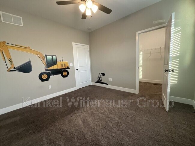 Building Photo - 1212 Hickory Point Dr