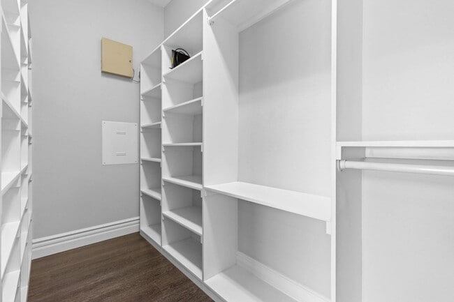 Building Photo - Canyon Falls Single-Story: Chef’s Kitchen, Office + Built-In BBQ Yard (3-Car)