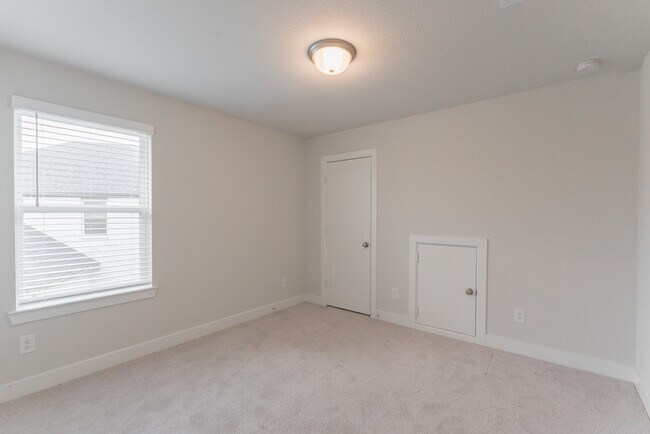 Building Photo - 146 Renodes Garden Ln
