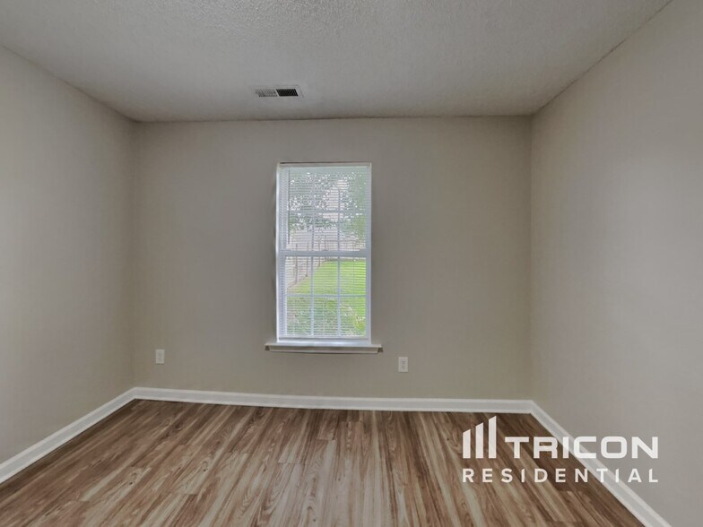 Building Photo - 1807 Bellwick Dr