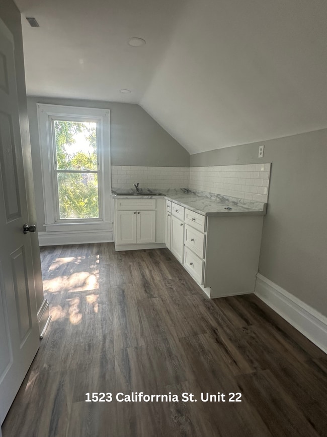 Building Photo - 1523