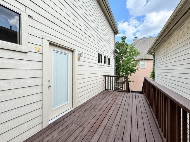 Building Photo - 5899 Fairdale Ln