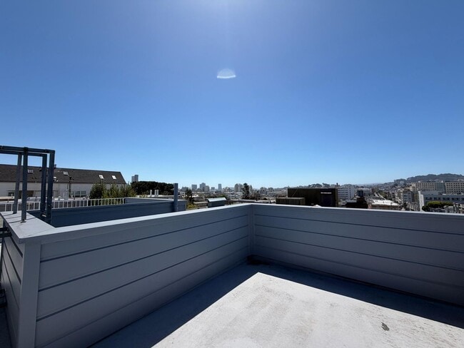 Building Photo - Luxury Pacific Heights 3BD/2.5BA with Private Rooftop Deck
