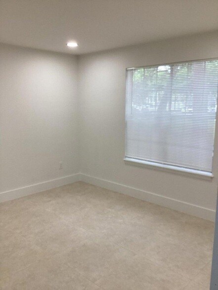 Building Photo - 1011 Crystal Way