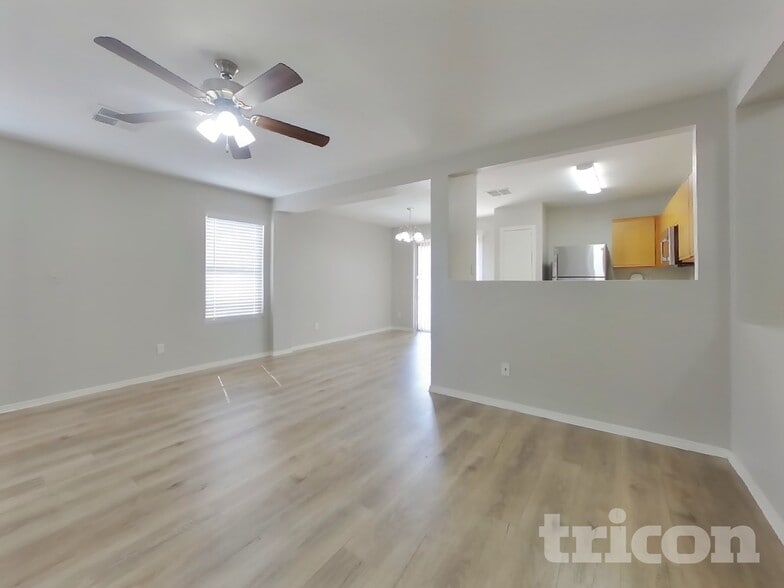 Building Photo - 11807 W Aster Dr