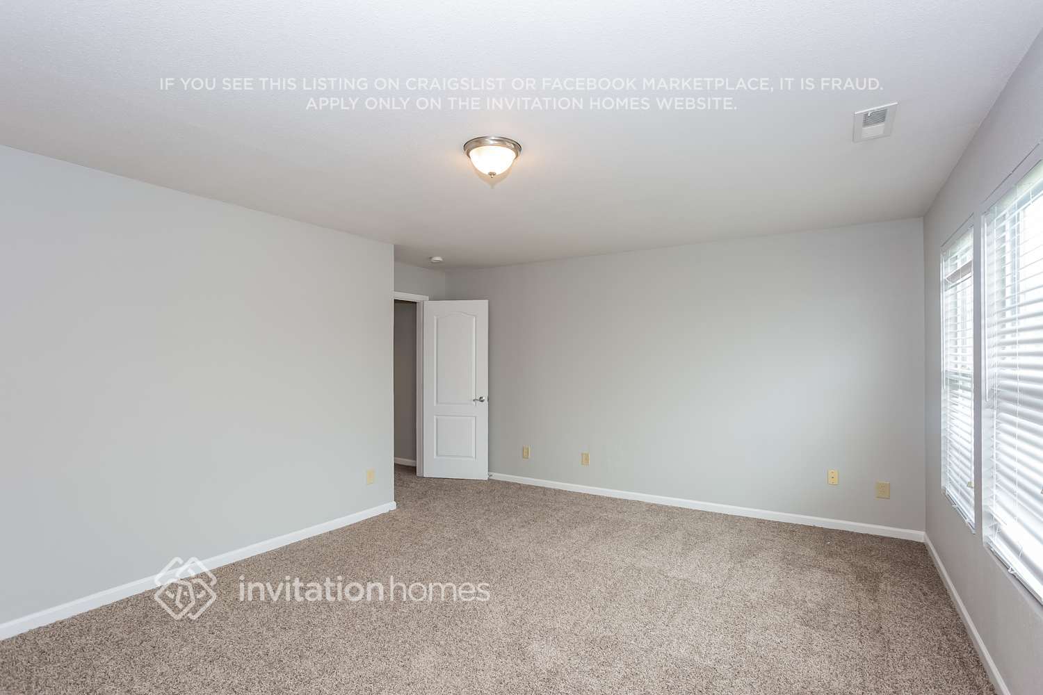 Building Photo - 952 Littleton Dr