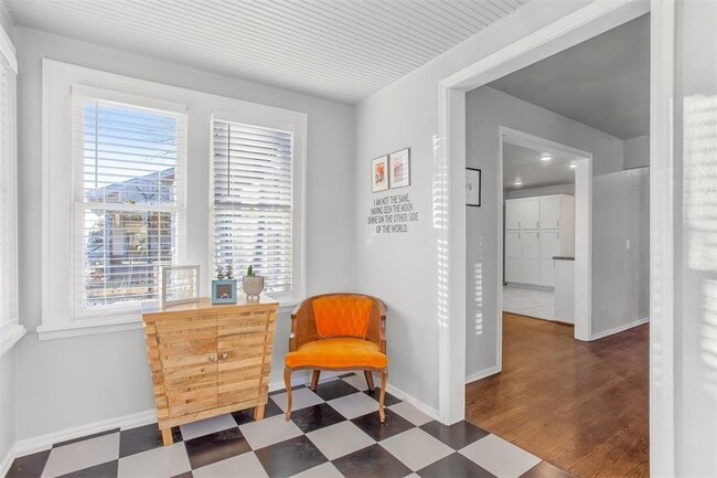 Building Photo - 520 E 17th Ave