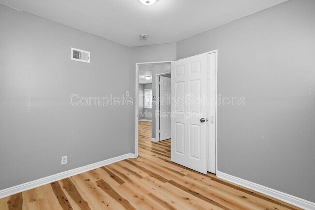 Building Photo - 10465 Lord Dr