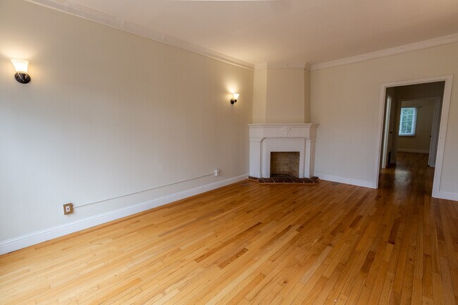 Building Photo - 219 St Charles Ave