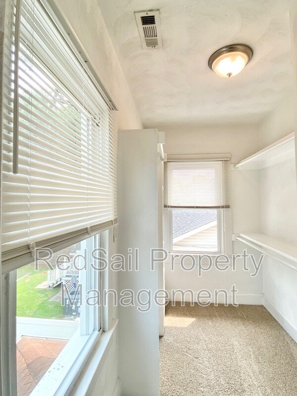 Building Photo - 1708 Canton Ave