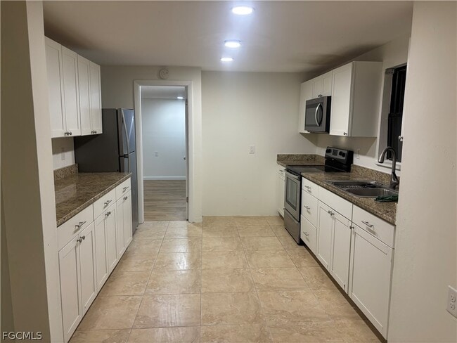 Building Photo - 202 2nd St