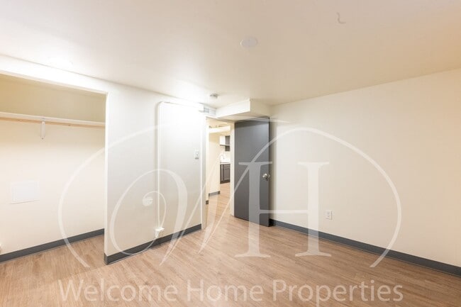 Building Photo - 427 E Pine St