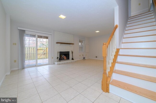 Building Photo - 8016 Merry Oaks Ln