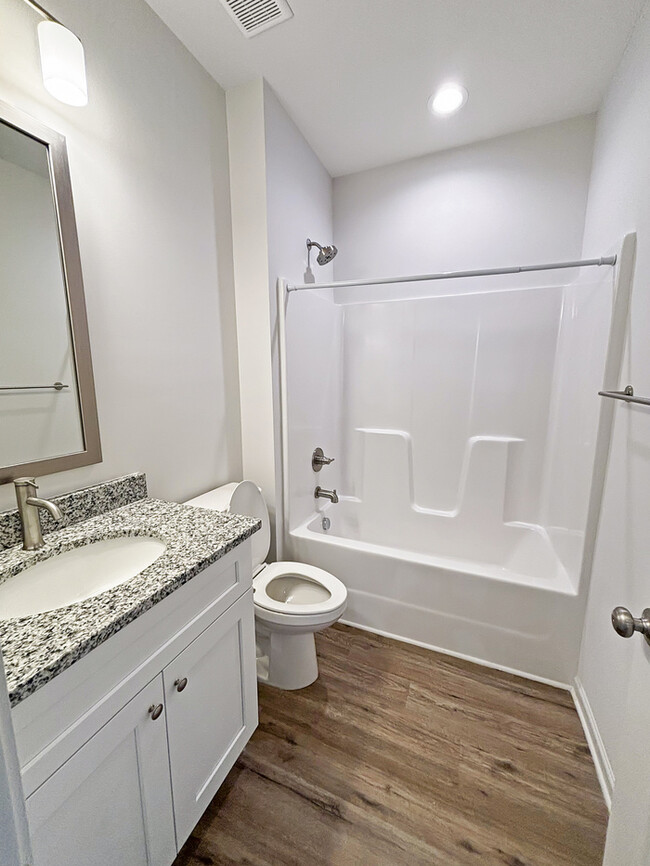 Building Photo - 3 Bed, 2 Bath Home with Garage / Pet-Friendly / Vouchers Accepted / Coming Soon!