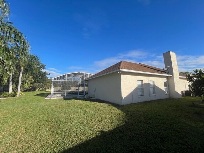 Building Photo - 664 Wyckliffe Pl