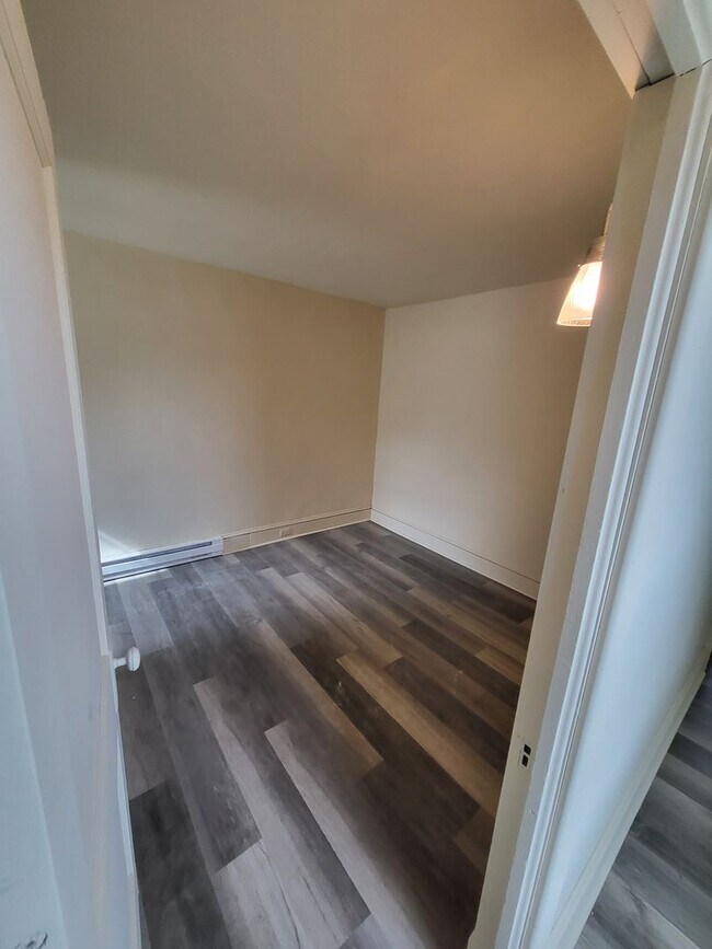 Building Photo - 3 Bedroom / 1 Bathroom in Tamaqua !