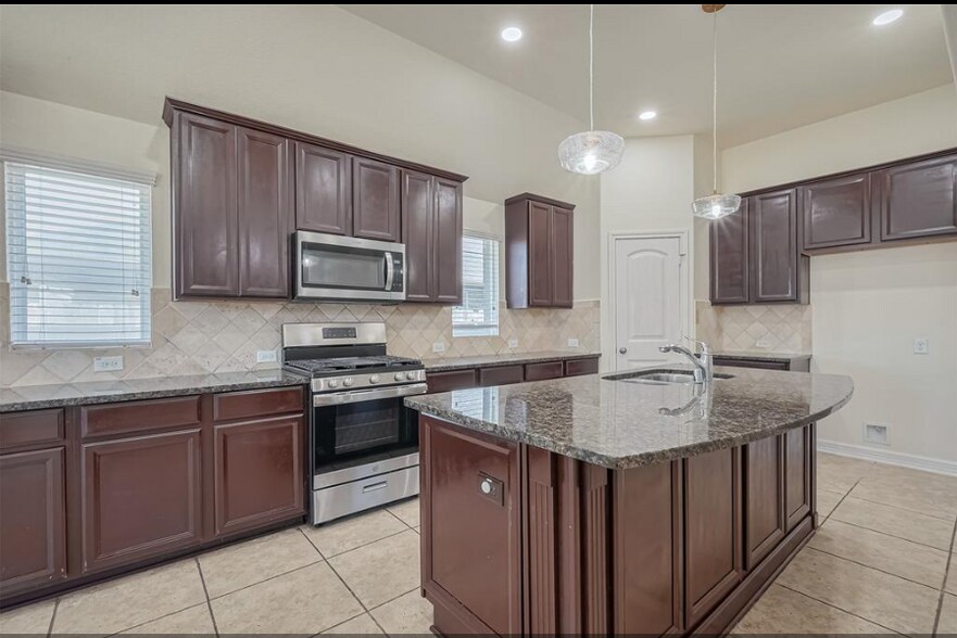 Building Photo - 2011 Fern River Ct