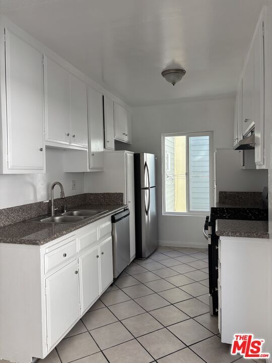 Building Photo - 1226 Armacost Ave