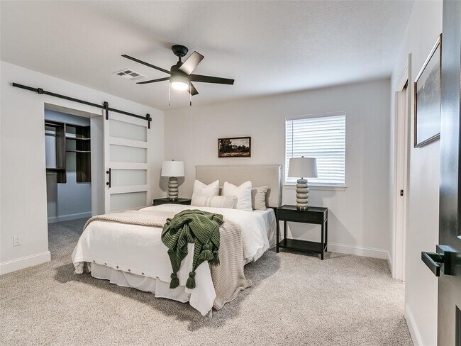 Building Photo - 700 Greenwood Dr