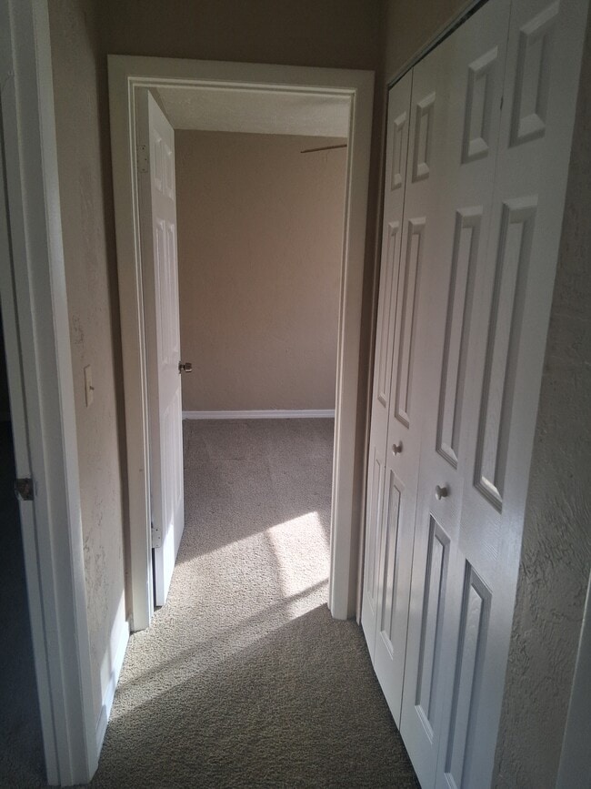 Building Photo - 322 Canal Rd