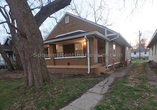 Building Photo - 3708 N Kenwood Ave