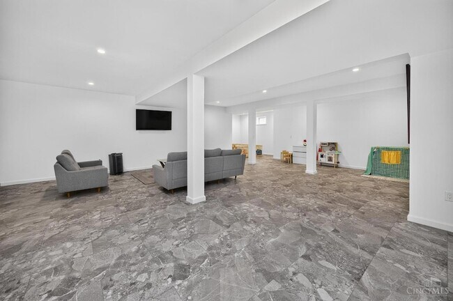 Building Photo - 6582 Rosewood Ln