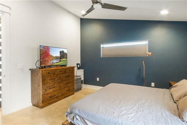 Building Photo - 1609 J J Seabrook Dr