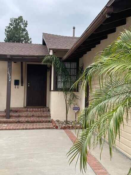 Building Photo - 16334 Chatsworth St