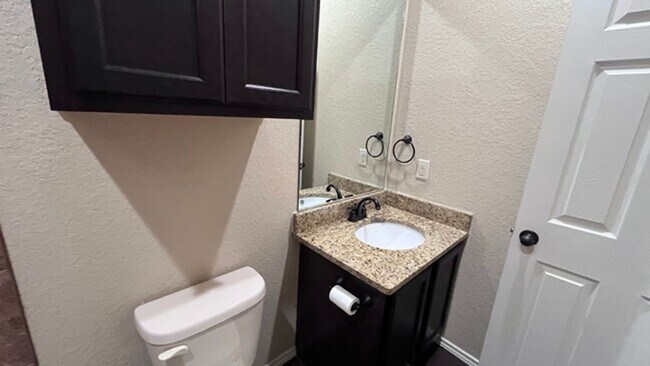 Building Photo - Granite Counters, High Ceilings & More – S...