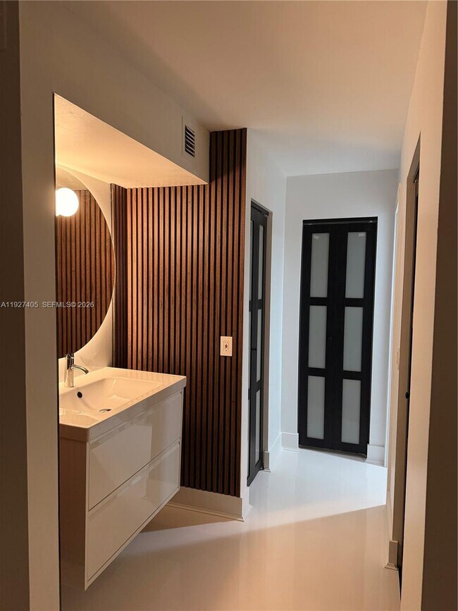 Building Photo - 8810 SW 132nd Pl