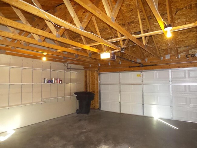 Building Photo - 3 Bed, 2.5 Bath Kalispell Townhome