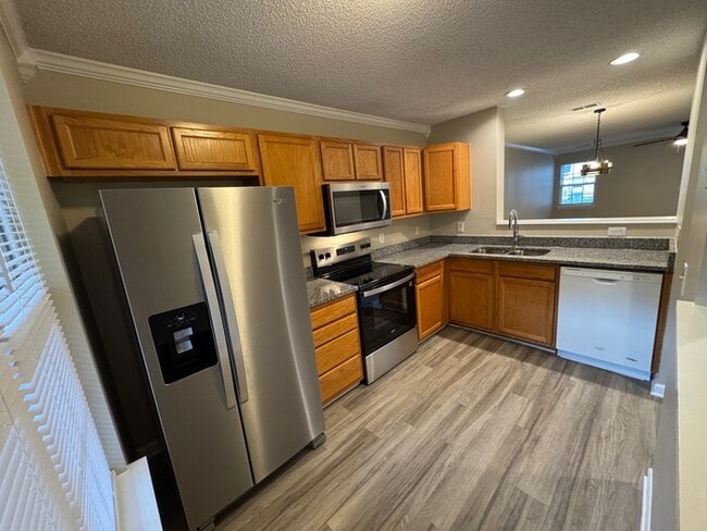 Building Photo - 10165 Forest Landing Dr