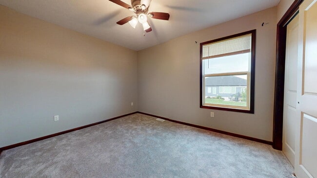 Building Photo - "Charming 3-Bed Townhouse with 2.5 Baths &...