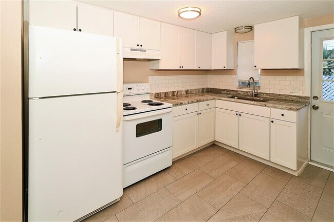 Building Photo - 2035 Calusa Trail